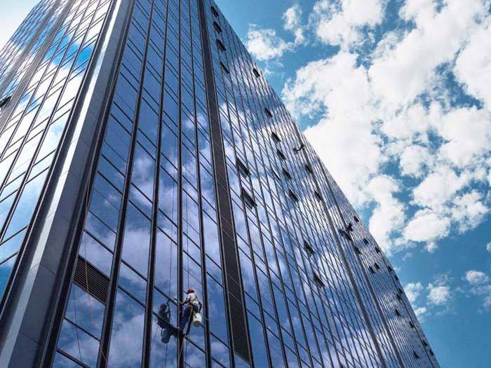 工廠、商務(wù)大樓、工業(yè)園區(qū)、私人企業(yè)、電影院、銀行、政府機(jī)關(guān)、學(xué)校、酒店娛樂(lè)場(chǎng)所等外墻清洗